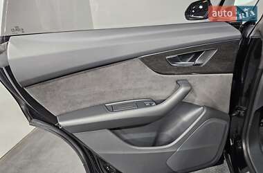 Внедорожник / Кроссовер Audi Q8 2022 в 