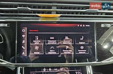 Внедорожник / Кроссовер Audi Q8 2022 в 