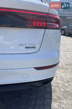 Внедорожник / Кроссовер Audi Q8 2022 в 