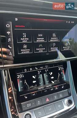 Внедорожник / Кроссовер Audi Q8 2022 в 
