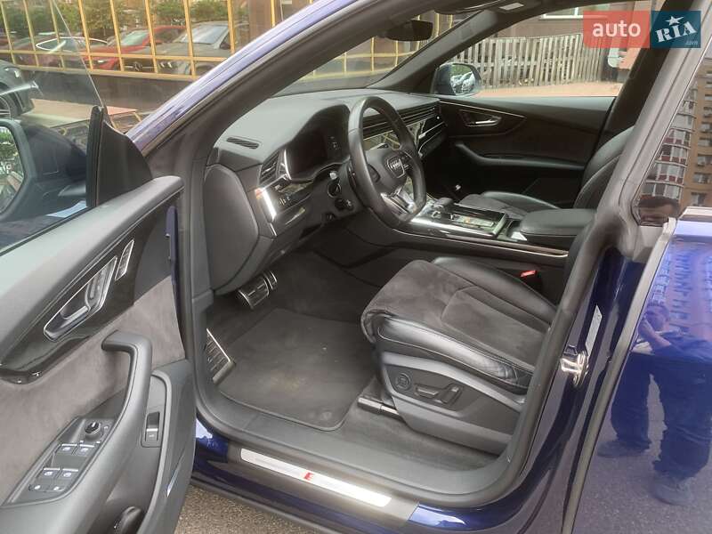 Внедорожник / Кроссовер Audi Q8 2019 в Киеве