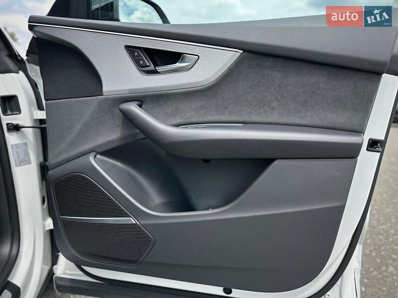 Позашляховик / Кросовер Audi Q8 2025 в Києві