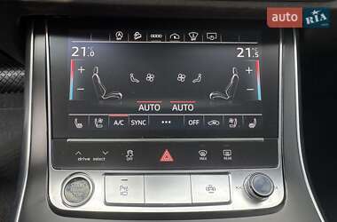 Внедорожник / Кроссовер Audi Q8 2021 в 