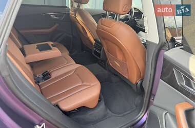Внедорожник / Кроссовер Audi Q8 2021 в 