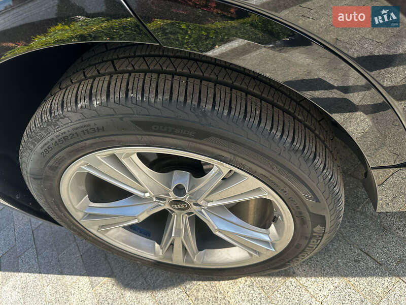 Внедорожник / Кроссовер Audi Q8 2023 в Черновцах