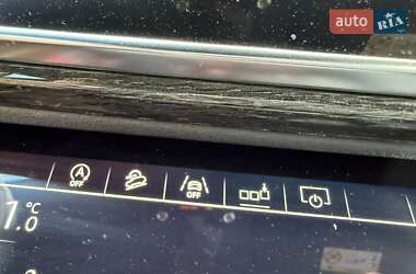 Внедорожник / Кроссовер Audi Q8 2020 в 