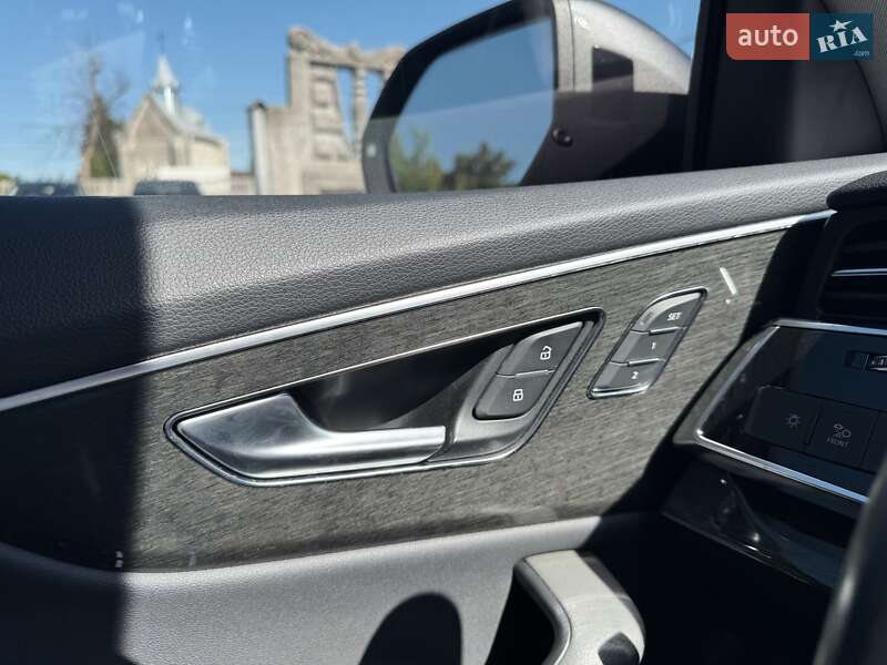 Внедорожник / Кроссовер Audi Q8 2018 в Тернополе