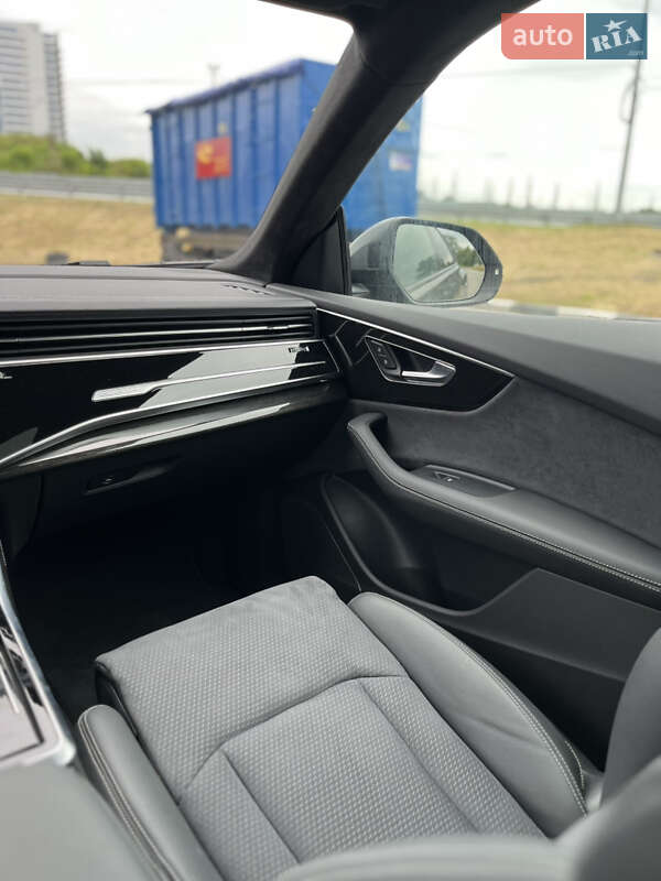 Внедорожник / Кроссовер Audi Q8 2024 в Киеве