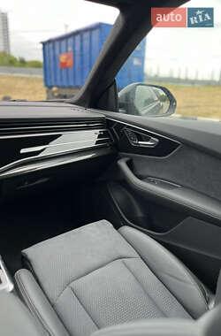 Внедорожник / Кроссовер Audi Q8 2024 в 