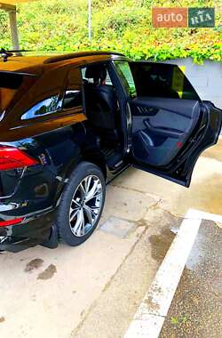 Внедорожник / Кроссовер Audi Q8 2024 в 