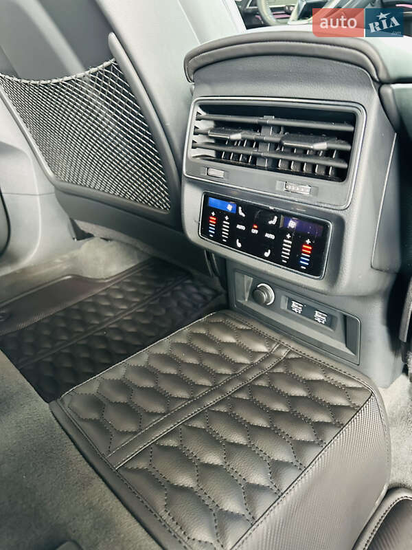 Внедорожник / Кроссовер Audi Q8 2019 в Дубно фото 27 Внедорожник / Кроссовер Audi Q8 2019 в Дубно