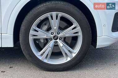 Внедорожник / Кроссовер Audi Q8 2023 в 