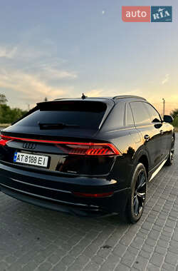 Внедорожник / Кроссовер Audi Q8 2021 в 