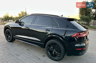 Внедорожник / Кроссовер Audi Q8 2021 в 