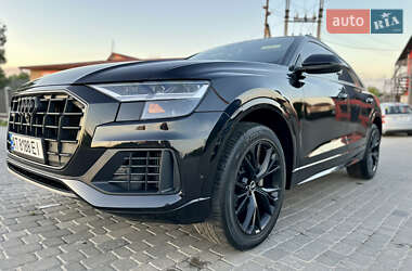 Внедорожник / Кроссовер Audi Q8 2021 в 