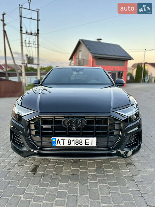 Внедорожник / Кроссовер Audi Q8 2021 в 