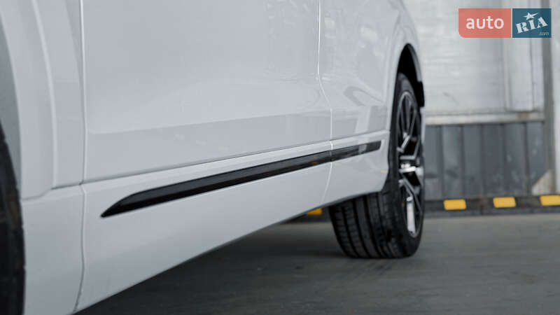 Внедорожник / Кроссовер Audi Q8 2019 в Ровно