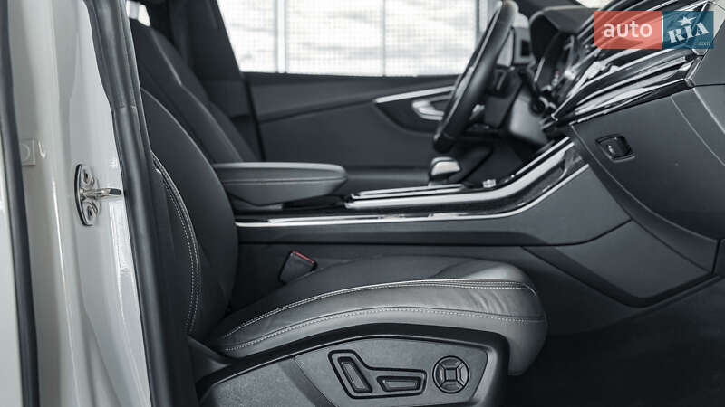 Внедорожник / Кроссовер Audi Q8 2019 в Ровно