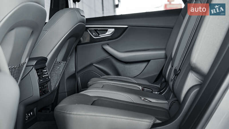 Внедорожник / Кроссовер Audi Q8 2019 в Ровно