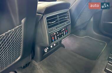 Внедорожник / Кроссовер Audi Q8 2019 в 