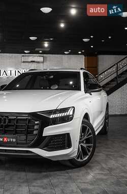 Внедорожник / Кроссовер Audi Q8 2023 в 