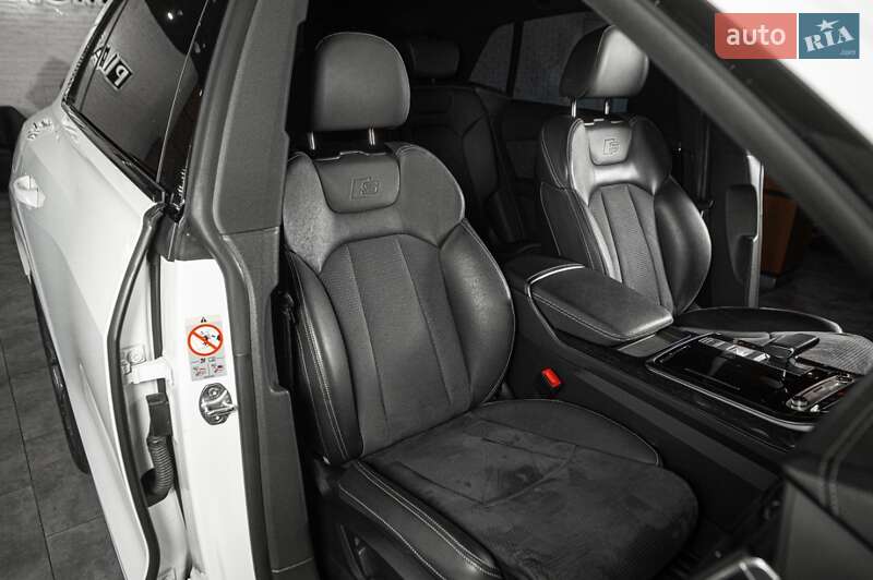Внедорожник / Кроссовер Audi Q8 2023 в Ужгороде