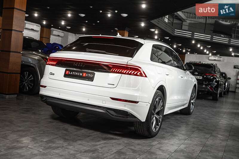 Внедорожник / Кроссовер Audi Q8 2023 в Ужгороде