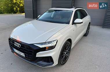 Внедорожник / Кроссовер Audi Q8 2022 в 