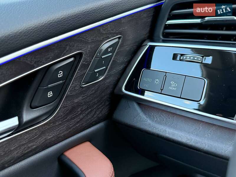 Внедорожник / Кроссовер Audi Q8 2022 в Харькове