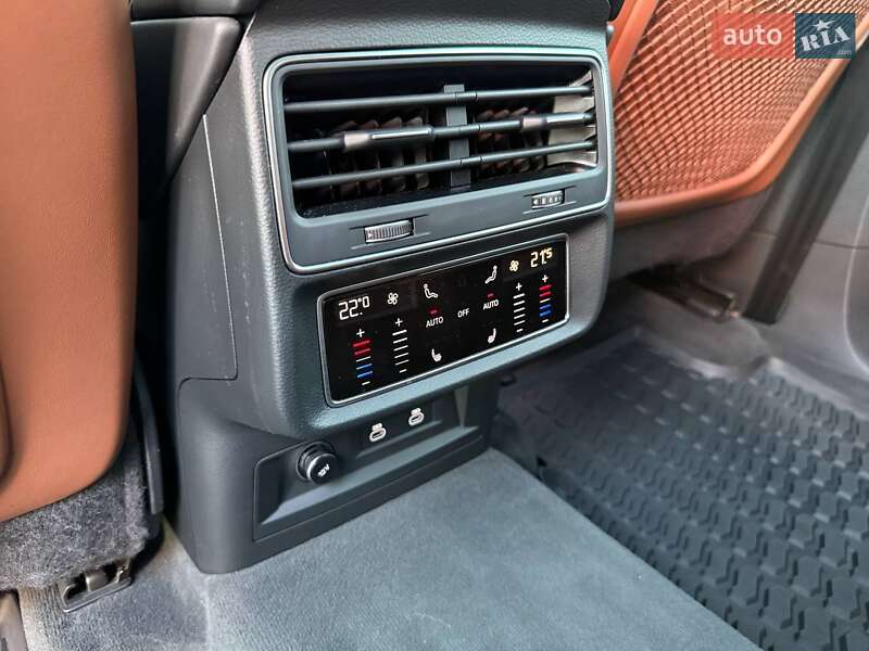 Внедорожник / Кроссовер Audi Q8 2022 в Харькове