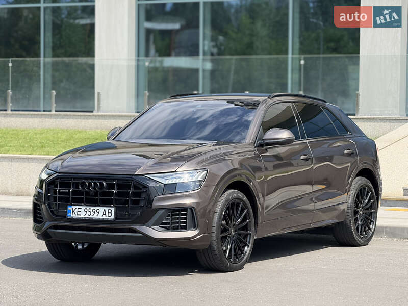 Внедорожник / Кроссовер Audi Q8 2018 в 