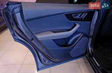 Позашляховик / Кросовер Audi Q8 2019 в 