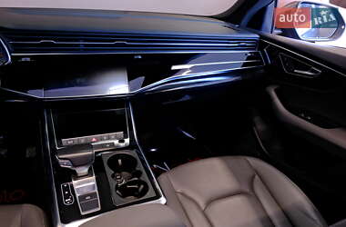 Позашляховик / Кросовер Audi Q8 2019 в 