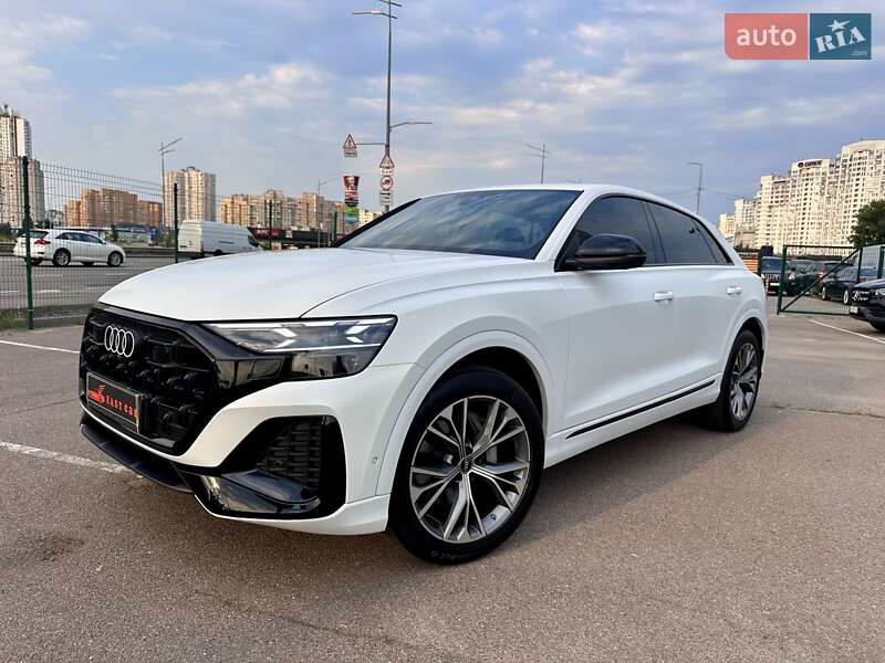 Внедорожник / Кроссовер Audi Q8 2023 в 