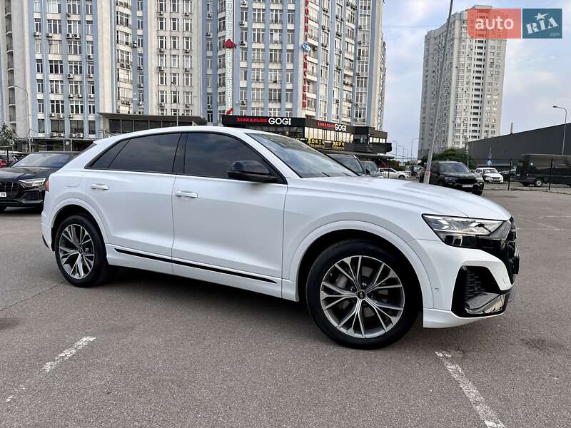 Позашляховик / Кросовер Audi Q8 2023 в Києві
