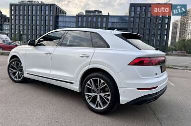 Внедорожник / Кроссовер Audi Q8 2023 в 
