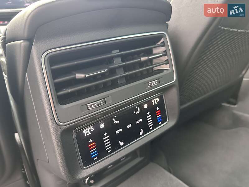 Позашляховик / Кросовер Audi Q8 2023 в Києві