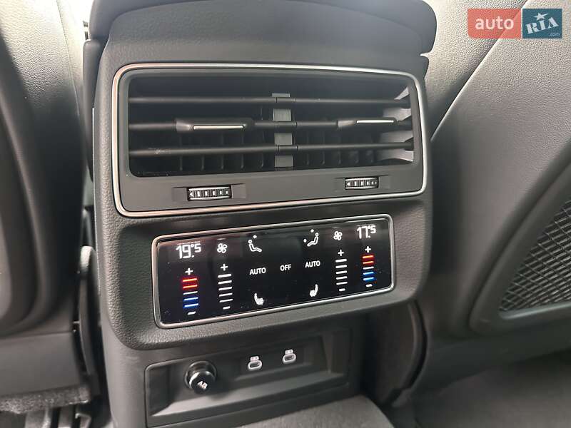 Позашляховик / Кросовер Audi Q8 2023 в Києві