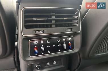 Внедорожник / Кроссовер Audi Q8 2023 в 