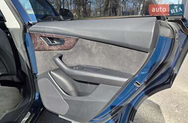 Позашляховик / Кросовер Audi Q8 2018 в 