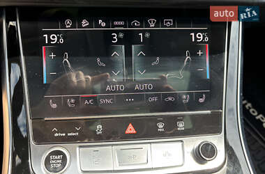 Внедорожник / Кроссовер Audi Q8 2023 в 