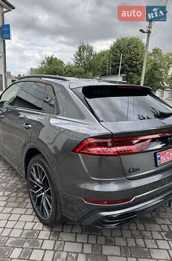 Позашляховик / Кросовер Audi Q8 2023 в 