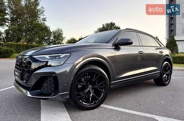 Позашляховик / Кросовер Audi Q8 2025 в 