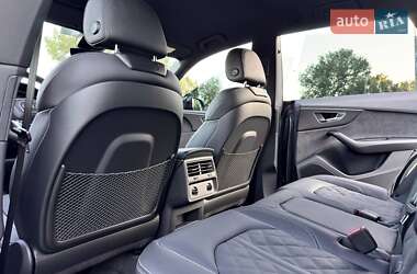 Позашляховик / Кросовер Audi Q8 2025 в 