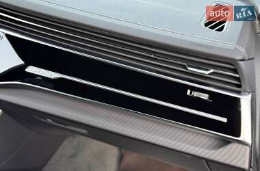 Позашляховик / Кросовер Audi Q8 2025 в 