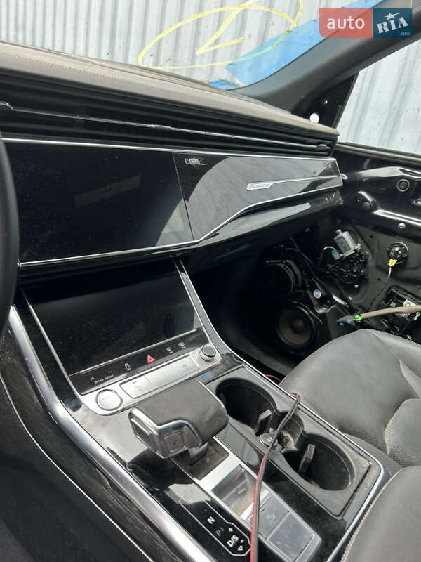 Внедорожник / Кроссовер Audi Q8 2019 в Киеве