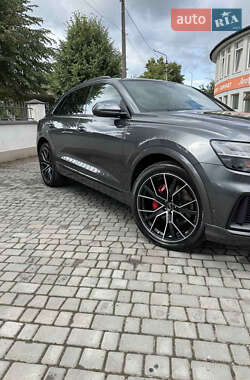 Позашляховик / Кросовер Audi Q8 2023 в 
