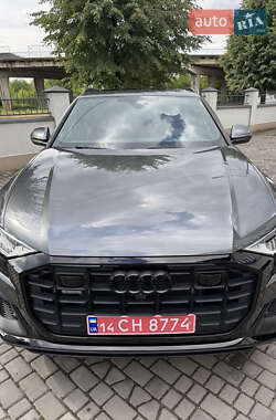 Позашляховик / Кросовер Audi Q8 2023 в 
