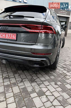 Позашляховик / Кросовер Audi Q8 2023 в 
