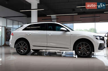 Внедорожник / Кроссовер Audi Q8 2022 в 